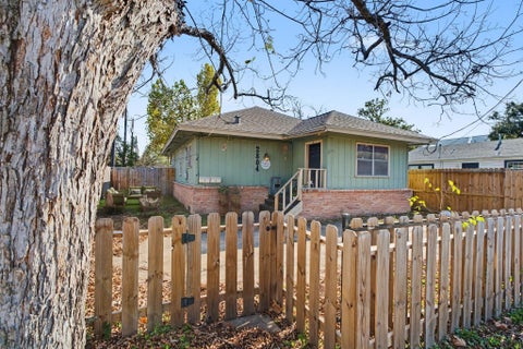 Photo of 2804 Arlington Street, Houston, TX 77008 (MLS # 91750776)
