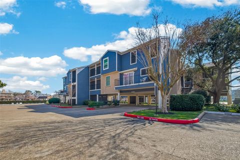 Photo of 18515 Egret Bay Boulevard #1302, Houston, TX 77058 (MLS # 47999463)