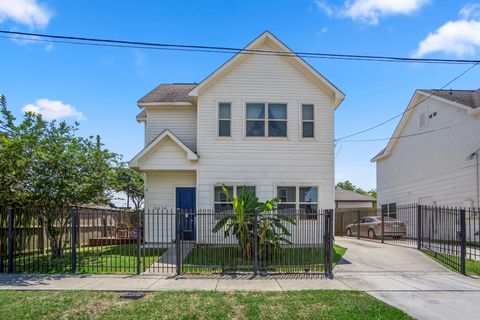Photo of 3614 Runnels Street, Houston, TX 77003 (MLS # 70178484)