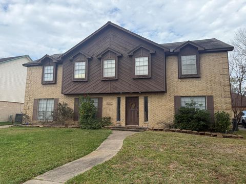 Homes For Sale - 5923 Gnarled Oaks Court<br/> Humble, TX 77346