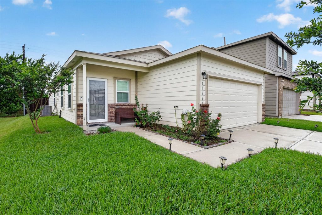 Photo of 10626 Cashew Run Lane, Houston, TX 77075 (MLS # 10881539)