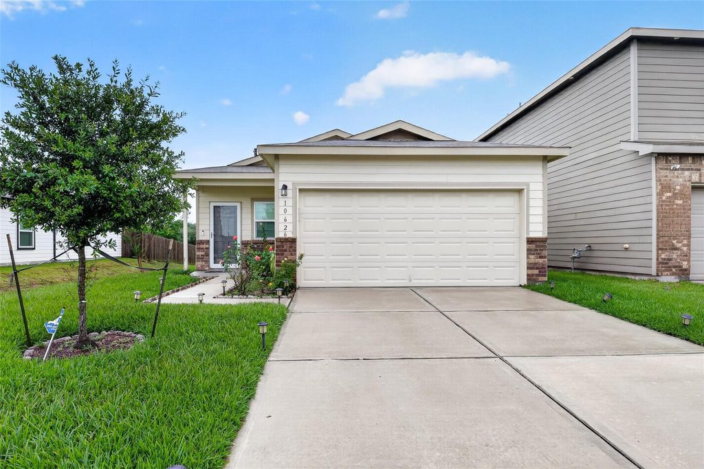 Photo of 10626 Cashew Run Lane, Houston, TX 77075 (MLS # 10881539)