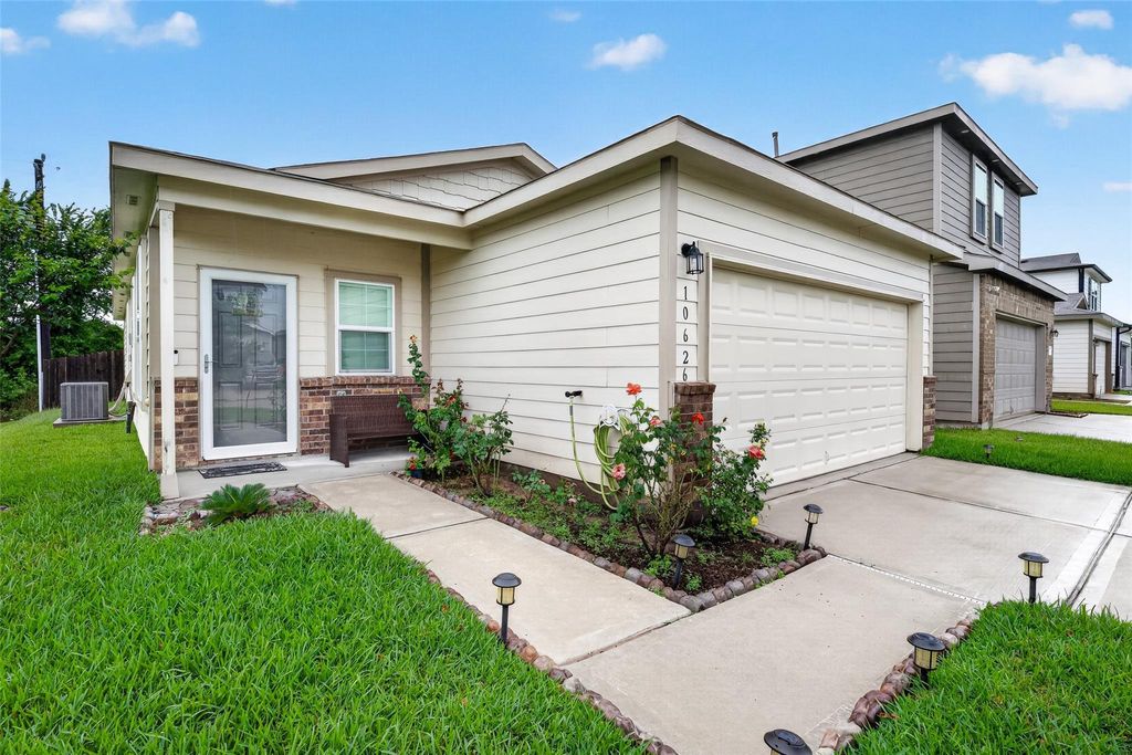 Photo of 10626 Cashew Run Lane, Houston, TX 77075 (MLS # 10881539)