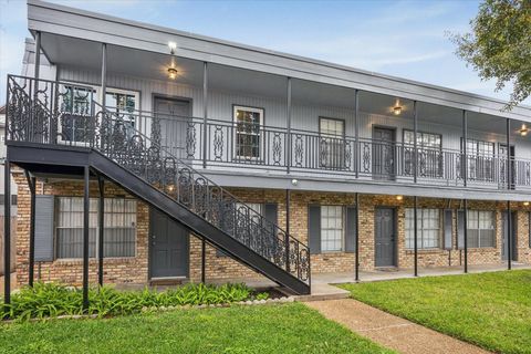 Photo of 3131 Southwest Freeway #C33, Houston, TX 77098 (MLS # 433568)