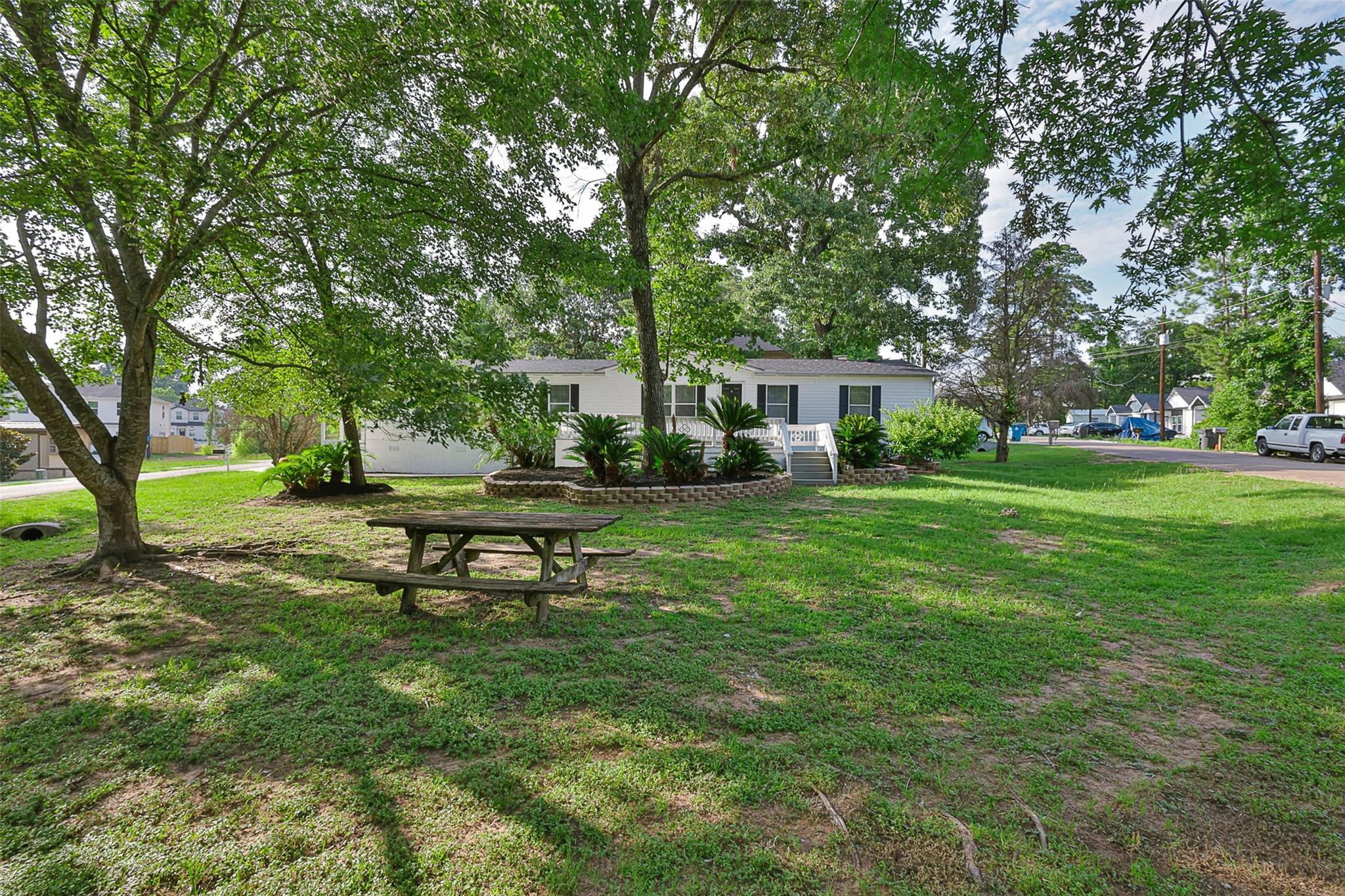 853 Queenswood Street