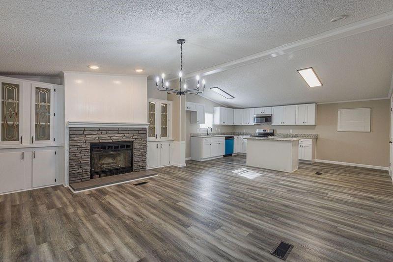 853 Queenswood Street