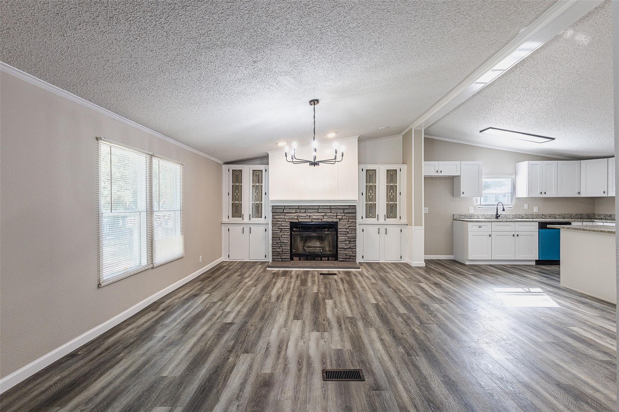 853 Queenswood Street