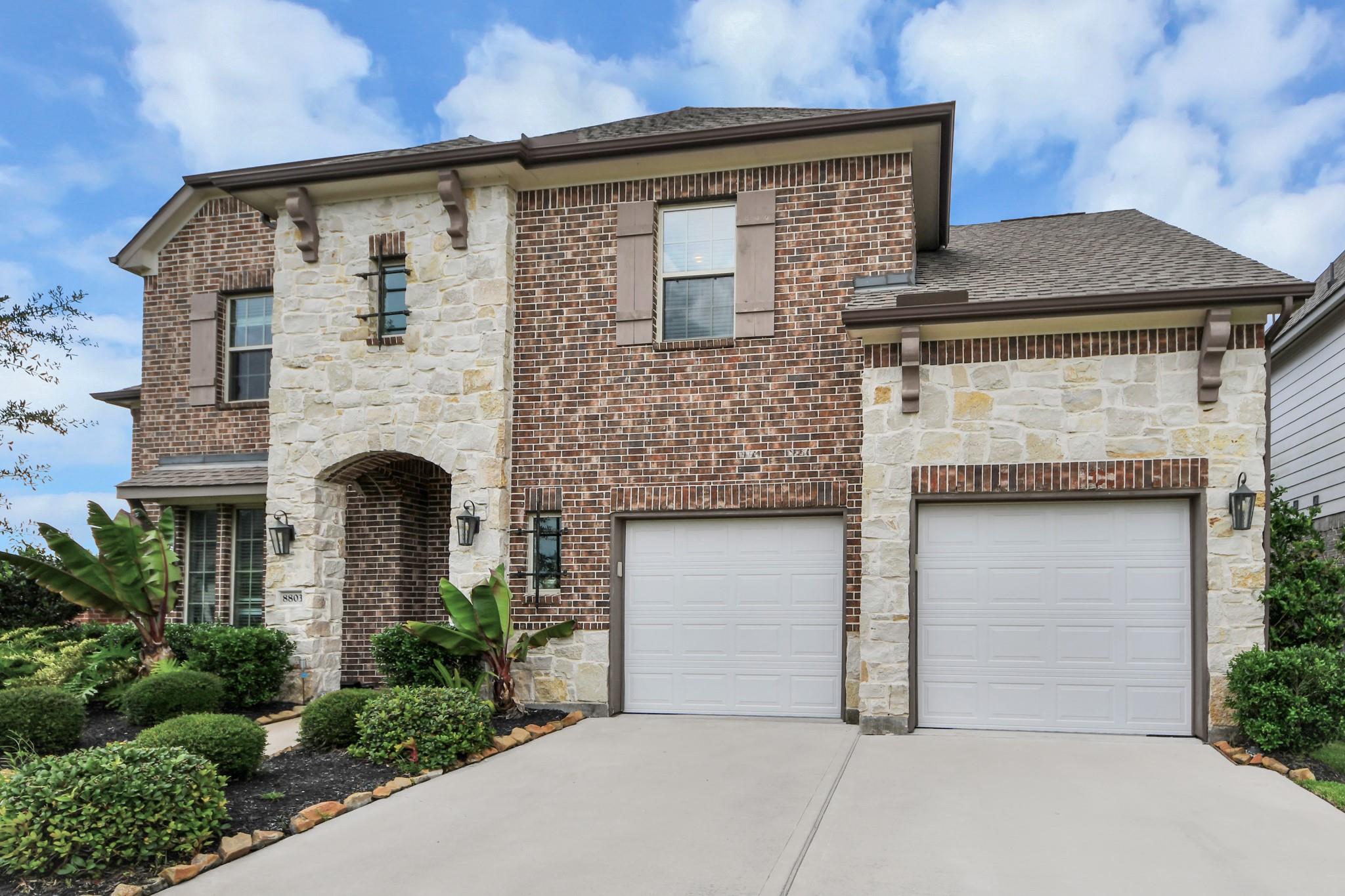 8803 Autumn Pine Drive