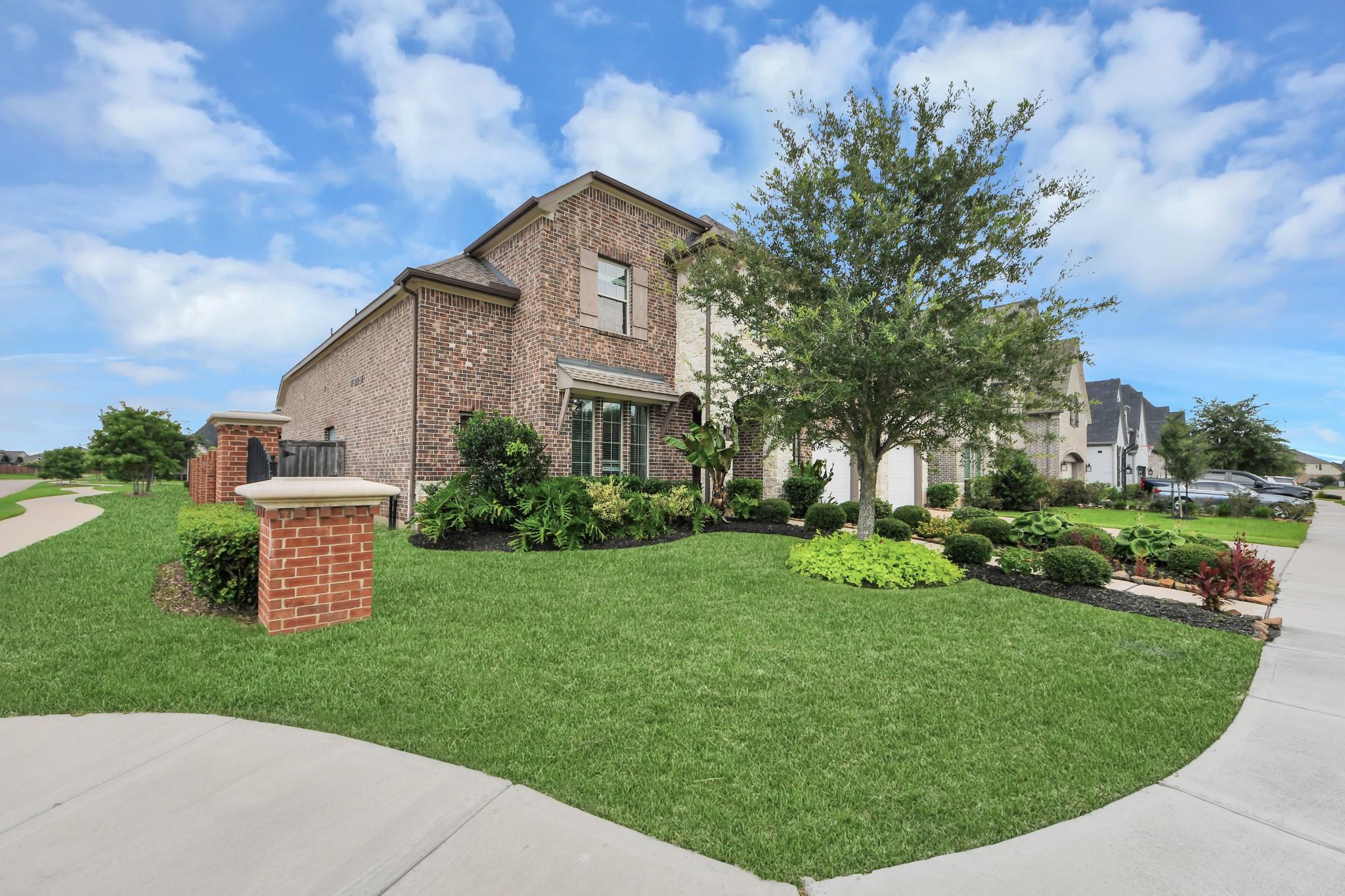 8803 Autumn Pine Drive