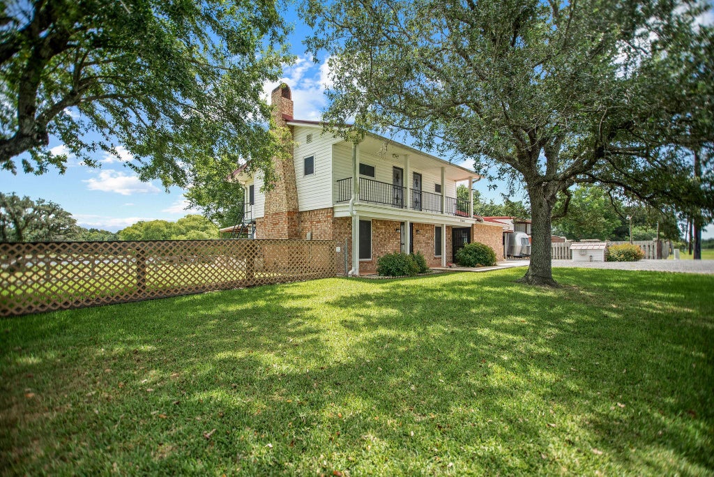 Photo of 605 State Highway 172, Ganado, TX 77962 (MLS # 90093837)