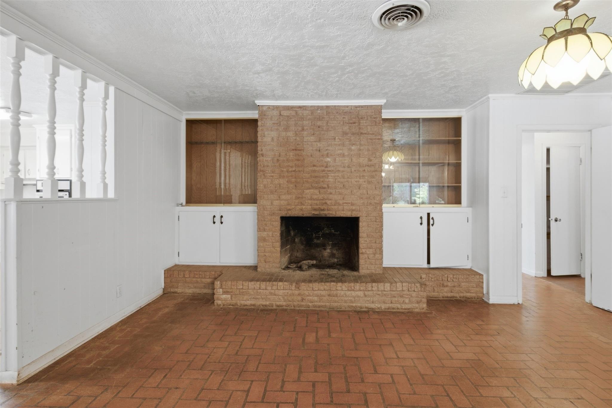 705 W 1st Street