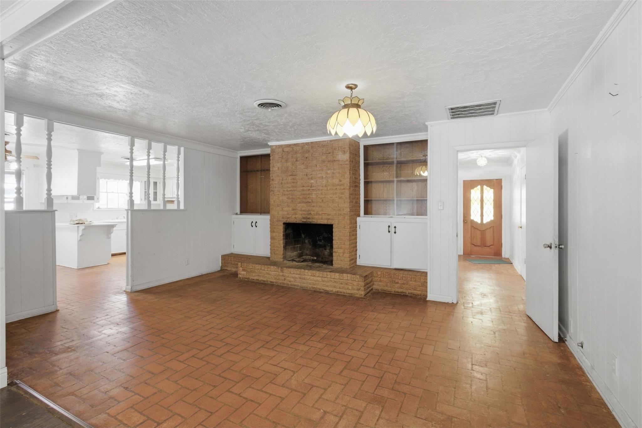 705 W 1st Street