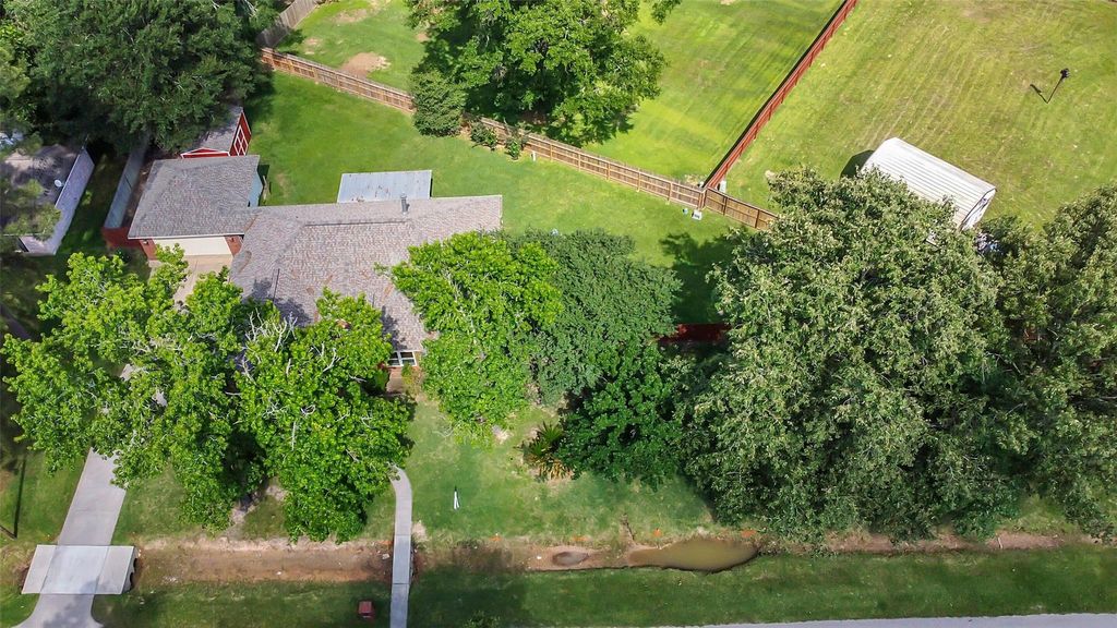 Photo of 406 Caesars Circle, New Caney, TX 77357 (MLS # 82981868)