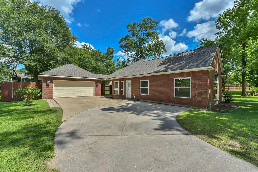 Photo of 406 Caesars Circle, New Caney, TX 77357 (MLS # 82981868)