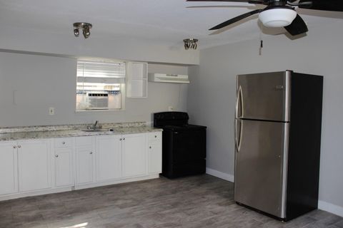 Photo of 6832 Unit C, South Houston, TX 77011 (MLS # 61297676) Photo of 6832 Unit C, South Houston, TX 77011 (MLS # 61297676)