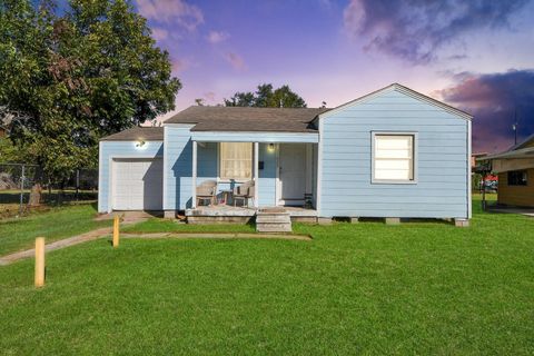 Photo of 11025 Muscatine Street, Houston, TX 77029 (MLS # 19644412)