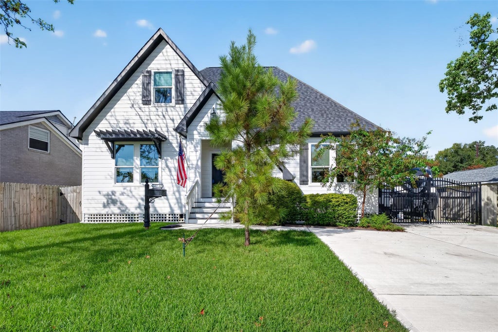 Photo of 107 Shirleen Drive, Pasadena, TX 77586 (MLS # 96662815)