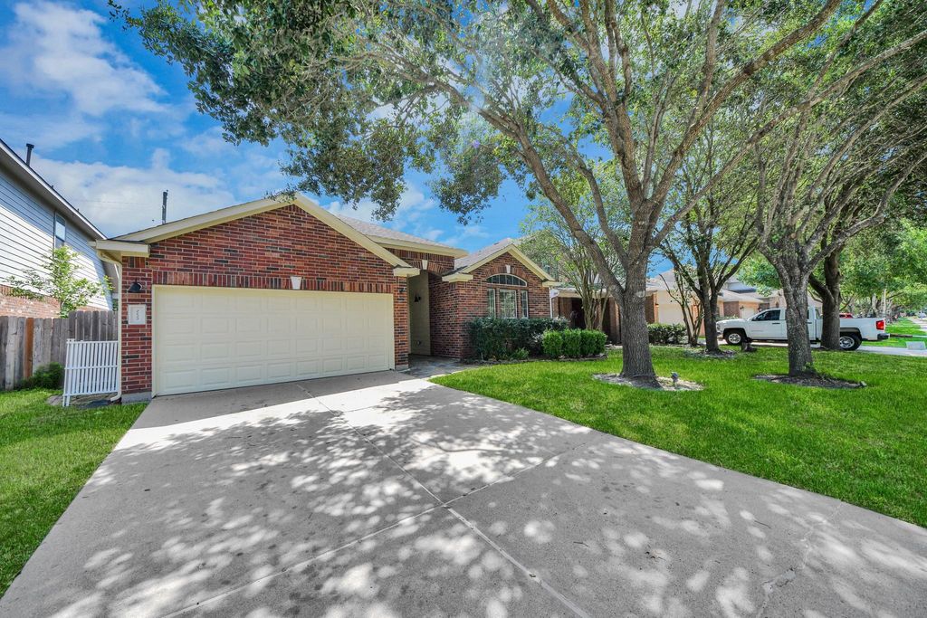 Photo of 2439 Marquette Trail, Katy, TX 77494 (MLS # 21949895)