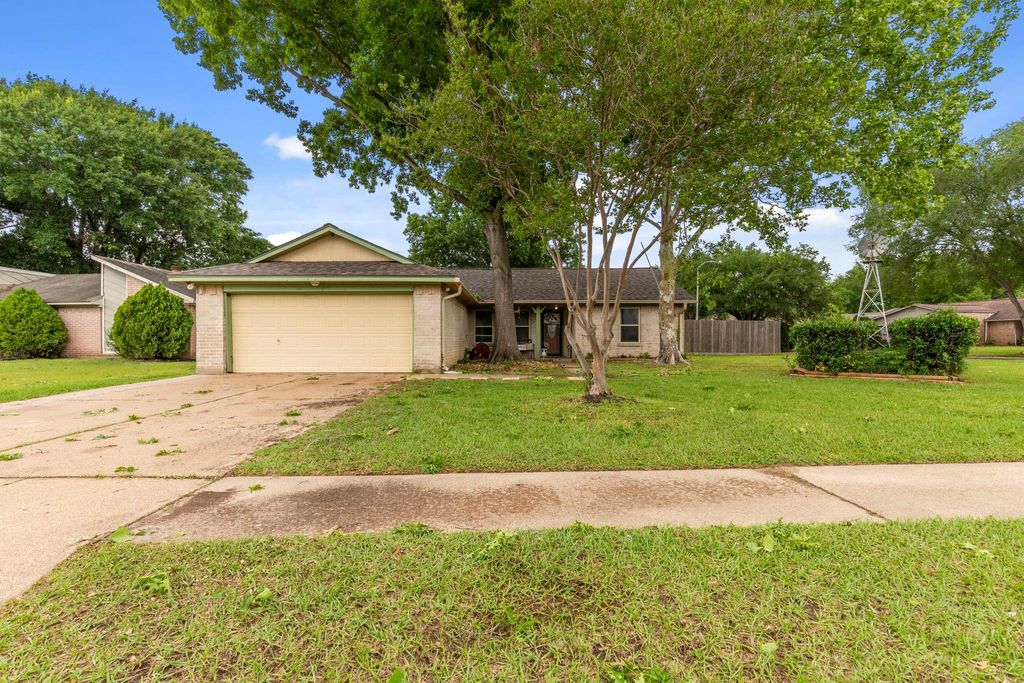 Photo of 10502 Crescent Moon Drive, Houston, TX 77064 (MLS # 10658302)