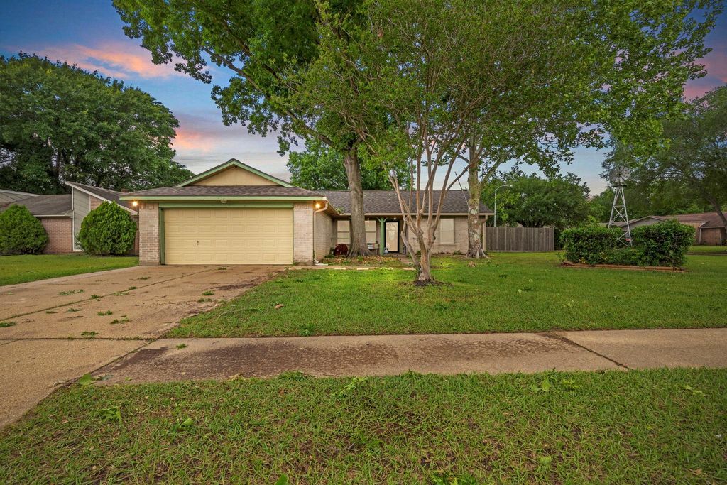 Photo of 10502 Crescent Moon Drive, Houston, TX 77064 (MLS # 10658302)