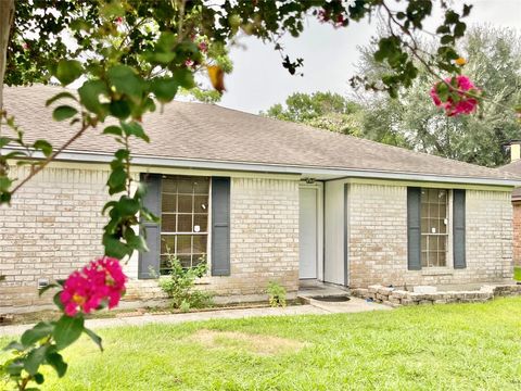 Photo of 2214 Rhyme Court Road, Houston, TX 77067 (MLS # 22274470)