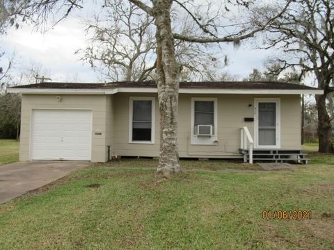 Photo of 318 Circle Way Street, Lake Jackson, TX 77566 (MLS # 11632198)