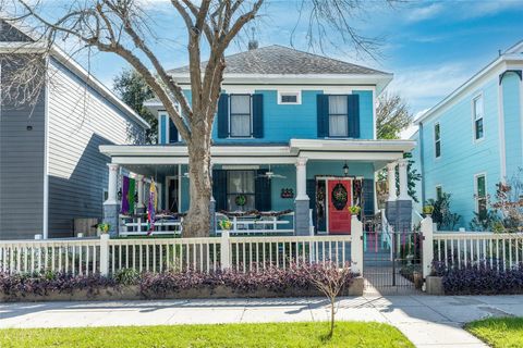 Photo of 2605 Avenue O 1/2, Galveston, TX 77550 (MLS # 87816309)