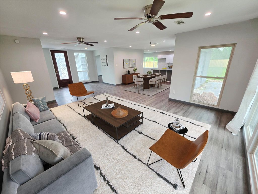 Photo of 910 Royal Oak Drive, Dickinson, TX 77539 (MLS # 29982436)