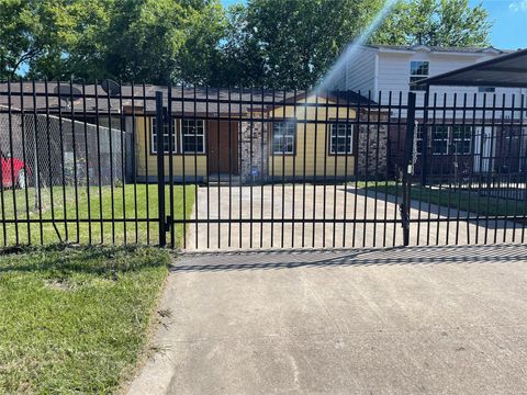 Tiny photo for 7886 Locksley Road, Houston, TX 77078 (MLS # 71799615)