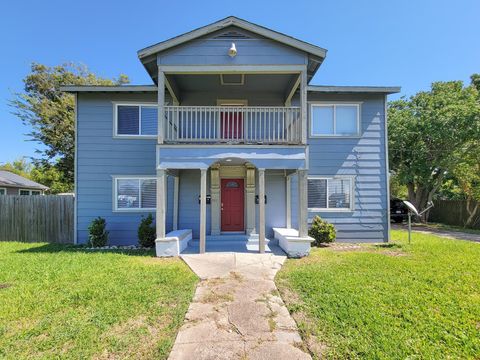 Photo of 711 Avenue A #1, La Marque, TX 77568 (MLS # 22342597) Photo of 711 Avenue A #1, La Marque, TX 77568 (MLS # 22342597)