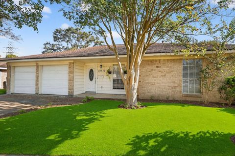 Photo of 10519 Sagepark Lane, Houston, TX 77089 (MLS # 46413186)