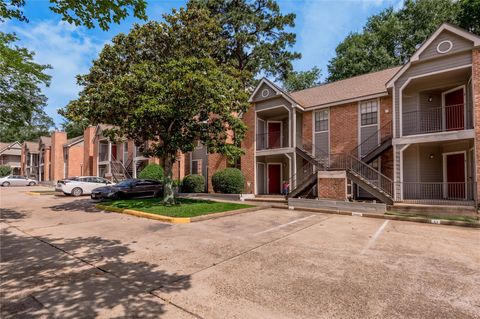Photo of 2402 Sycamore Avenue #A7, Huntsville, TX 77340 (MLS # 94705323)