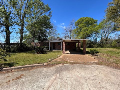 Photo of 4550 Winston Drive, Beaumont, TX 77705 (MLS # 15996111)