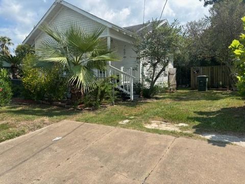 Photo of 4413 Bernardo De Galvez, Galveston, TX 77550 (MLS # 2851310)