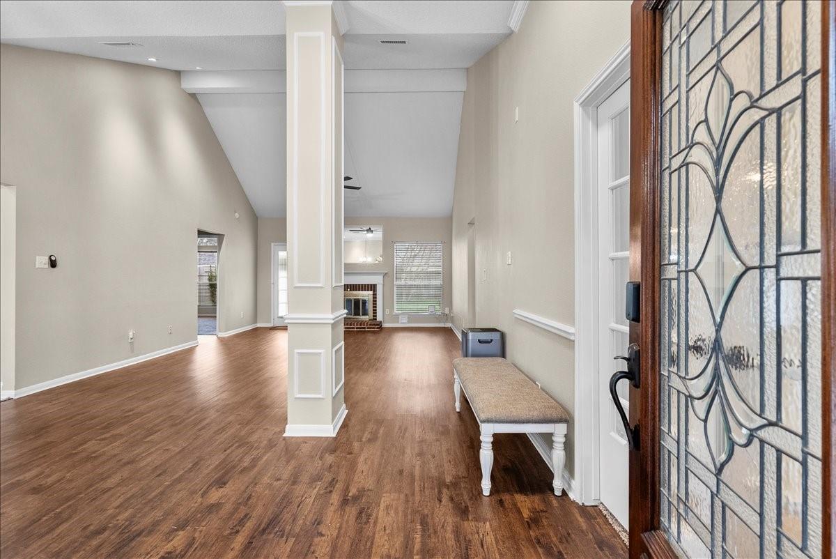 2733 W Oaks Boulevard