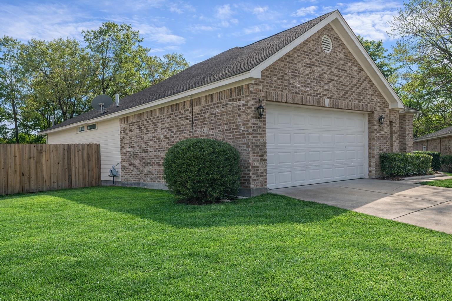 2122 Lexington Woods Drive