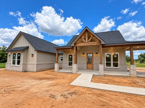 Homes For Sale - 13 Center Tree Drive<br/> Palacios, TX 77465
