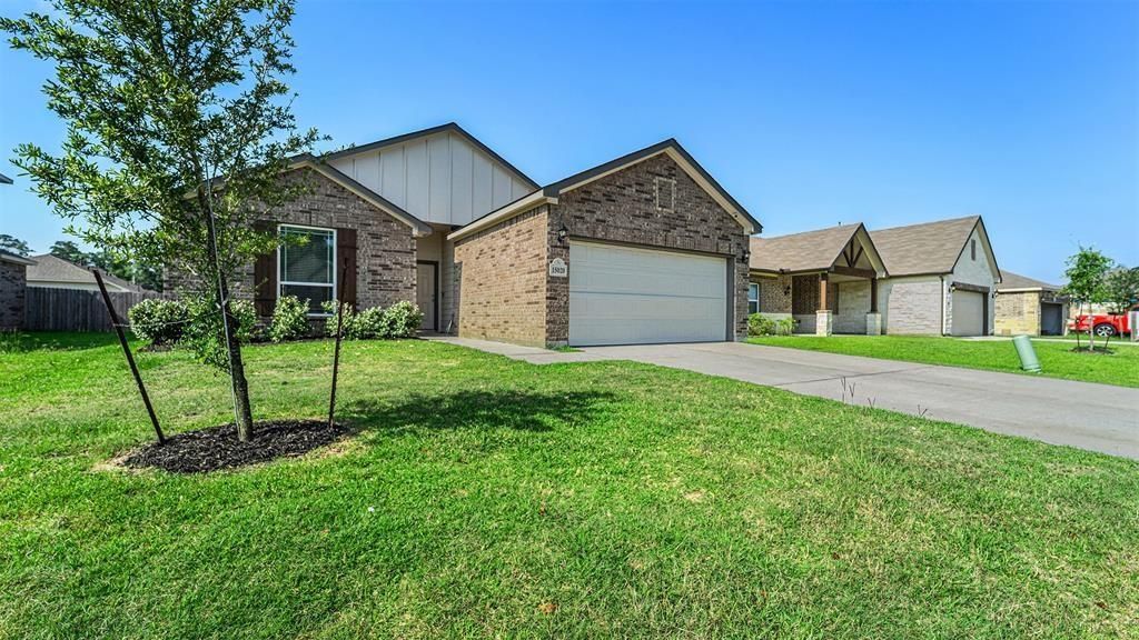 Photo of 15020 Meadow Glen N, Conroe, TX 77306 (MLS # 61155502)