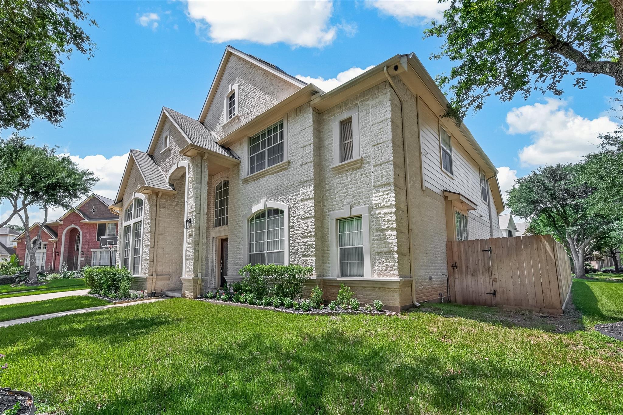 2002 Thorncrest Court