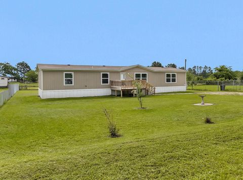 Photo of 21 Hopewell Road, Huntsville, TX 77320 (MLS # 34495745)