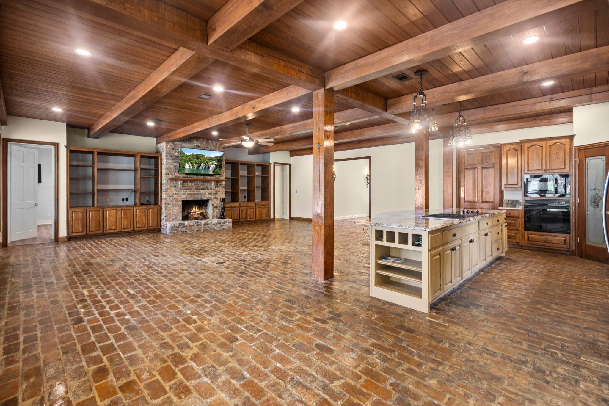 Winnie, Texas, 77665, United States, 3 Bedrooms Bedrooms, ,4 BathroomsBathrooms,Residential,Active,2009857
