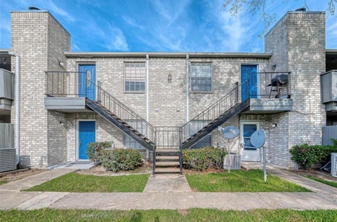 Photo of 9700 Leawood Boulevard #212, Houston, TX 77099 (MLS # 24089957)
