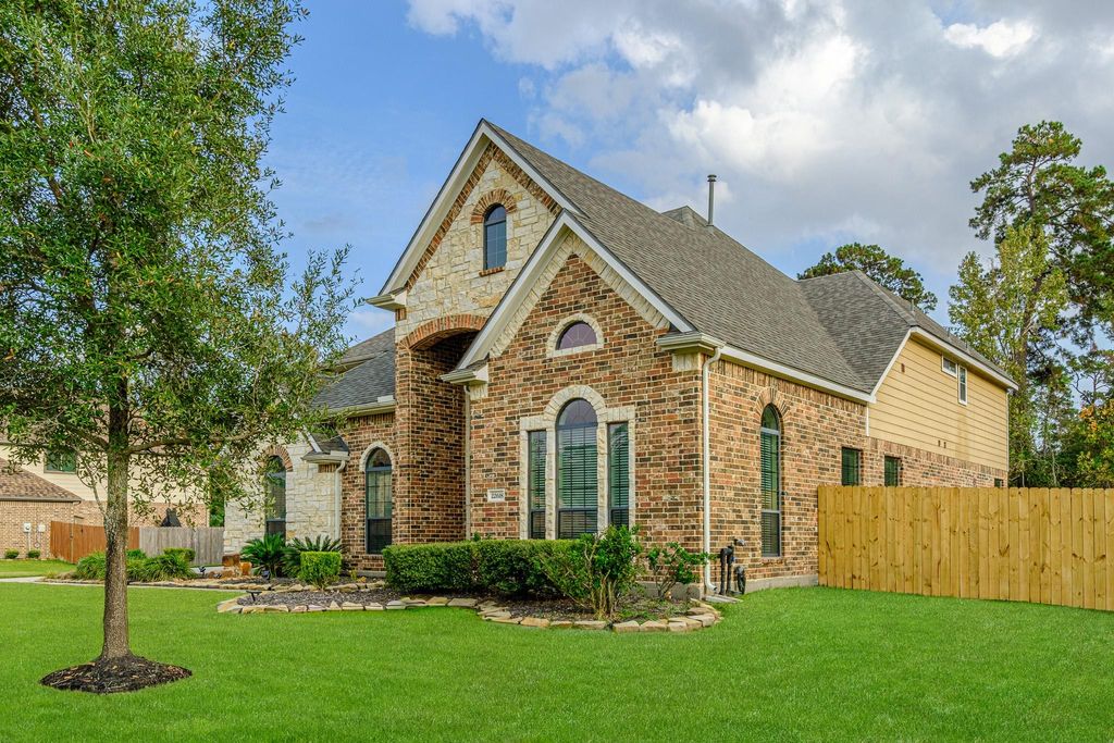 Photo of 22618 Pineleigh Ct Ct, Tomball, TX 77375 (MLS # 31658427)
