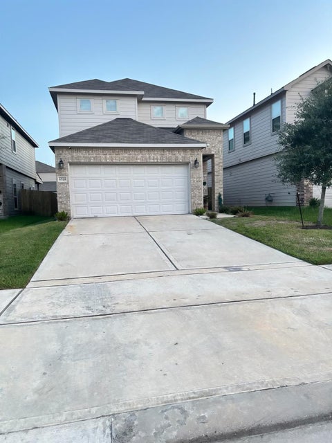 Photo of 6528 Castle Loch Court, Houston, TX 77048 (MLS # 67393435)