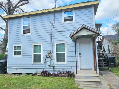 Photo of 217 Cockerel Street #C, Houston, TX 77018 (MLS # 66357826)
