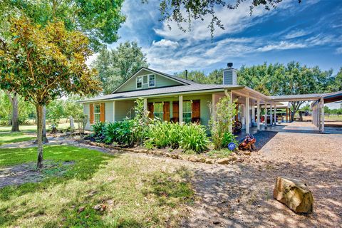 Photo of 23104 Hopkins Lane, Damon, TX 77430 (MLS # 2554004)