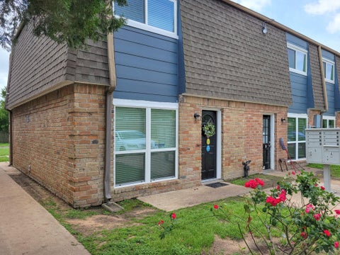 Apartment For Rent - 101 Brookside Lane #32<br/> Austin County, Sealy, TX 77474
