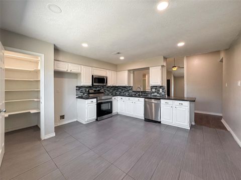 Tiny photo for 9922 Glenkirk Drive, Houston, TX 77089 (MLS # 11371565)