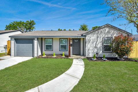 Photo of 3853 Wentworth Street, Houston, TX 77004 (MLS # 63934536)