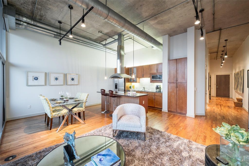 Photo of 4899 Montrose Boulevard #708, Houston, TX 77006 (MLS # 16180211)